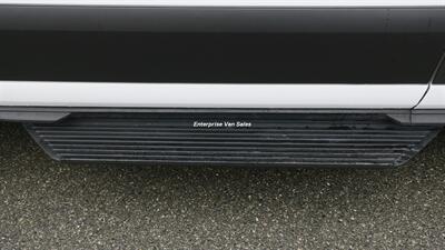 2023 Ford Transit 350 XLT  Low Roof 10 Passenger Captain Seating - Photo 11 - Long Beach, CA 90807