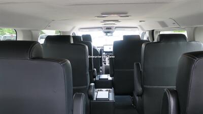 2023 Ford Transit 350 XLT  Low Roof 10 Passenger Luxury Seating - Photo 13 - Long Beach, CA 90807