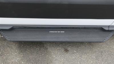 2022 Ford Transit 350 XLT Mid Roof 10 Passenger Captain Seats - Photo 11 - Long Beach, CA 90807