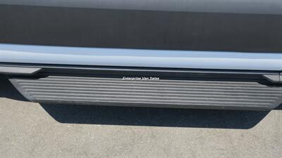2021 Ford Transit 350 XLT  Mid Roof 10 Passenger Captain Seats - Photo 12 - Long Beach, CA 90807