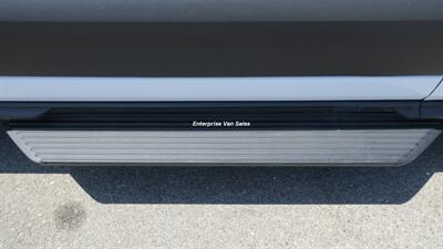 2023 Ford Transit 350 XLT Mid Roof 9 Passenger Captain Seats - Photo 11 - Long Beach, CA 90807