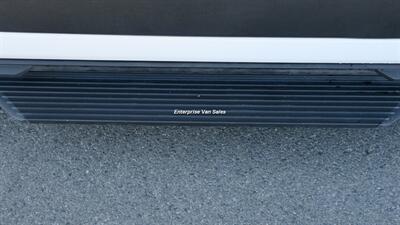 2022 Ford Transit 350 XLT Mid Roof 10 Passenger Captain Seats - Photo 14 - Long Beach, CA 90807