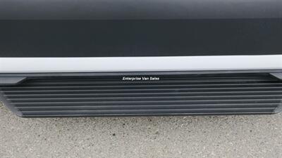 2021 Ford Transit 350 XLT Mid Roof 14 Passenger Captain Seats - Photo 11 - Long Beach, CA 90807