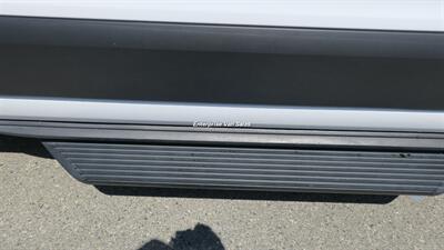 2022 Ford Transit 350 XLT Mid Roof 10 Passenger Captain Seats - Photo 11 - Long Beach, CA 90807