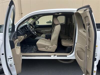 2013 Toyota Tacoma PreRunner V6   - Photo 13 - Sacramento, CA 95825