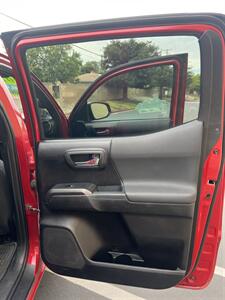 2021 Toyota Tacoma TRD Off-Road   - Photo 18 - Sacramento, CA 95825