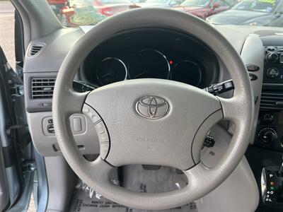 2006 Toyota Sienna LE 8 Passenger   - Photo 18 - Sacramento, CA 95825