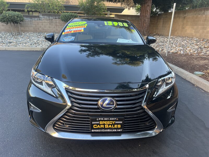 2017 Lexus ES 300h  