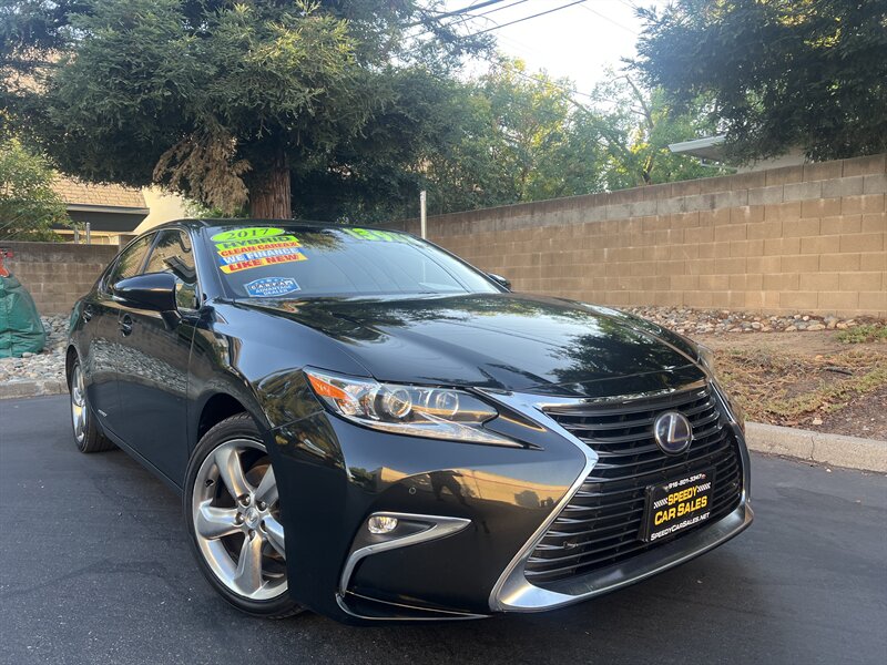 2017 Lexus ES 300h  