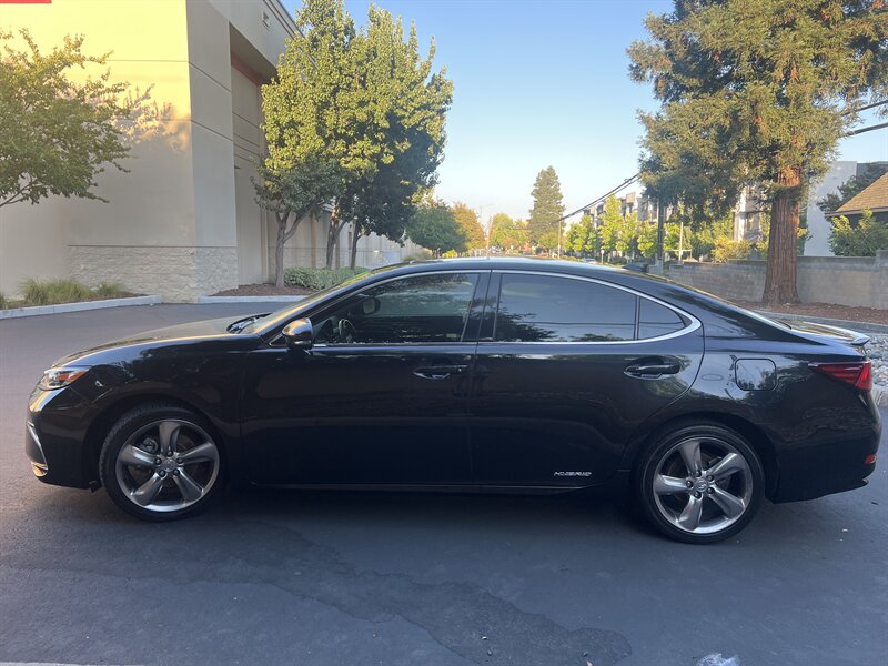 2017 Lexus ES 300h photo 5