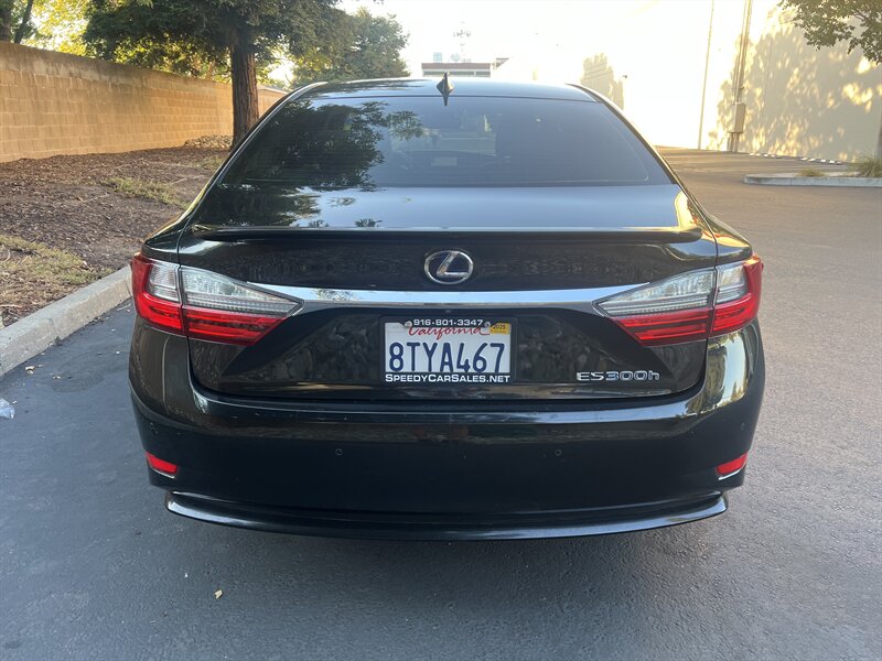 2017 Lexus ES 300h photo 7