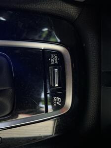 2024 Toyota Corolla Cross Hybrid S   - Photo 39 - Sacramento, CA 95825