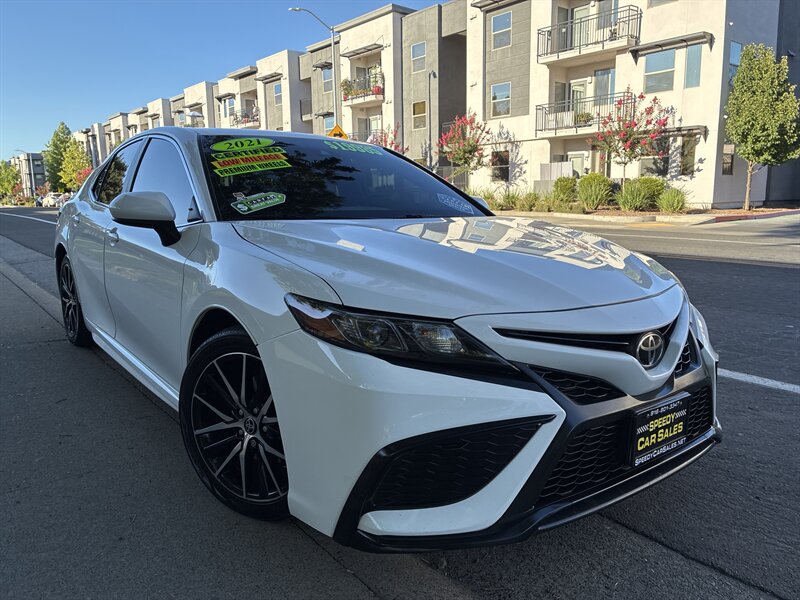 2021 Toyota Camry SE   - Photo 1 - Sacramento, CA 95825