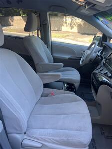2011 Toyota Sienna LE 7-Passenger   - Photo 23 - Sacramento, CA 95825
