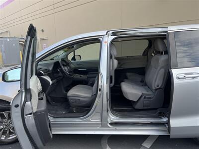 2021 Toyota Sienna LE 8-Passenger   - Photo 16 - Sacramento, CA 95825
