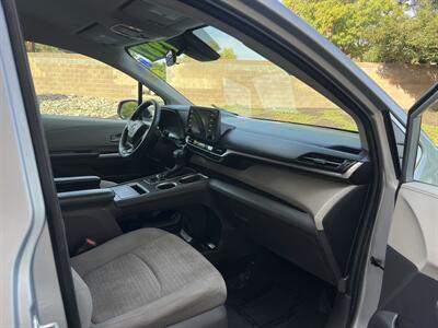 2021 Toyota Sienna LE 8-Passenger   - Photo 23 - Sacramento, CA 95825