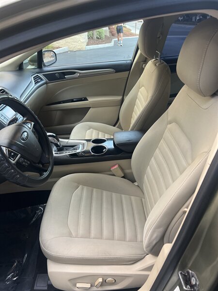 2013 Ford Fusion SE photo 8