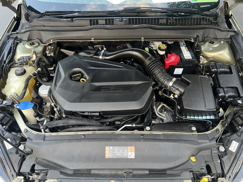 2013 Ford Fusion SE photo 23