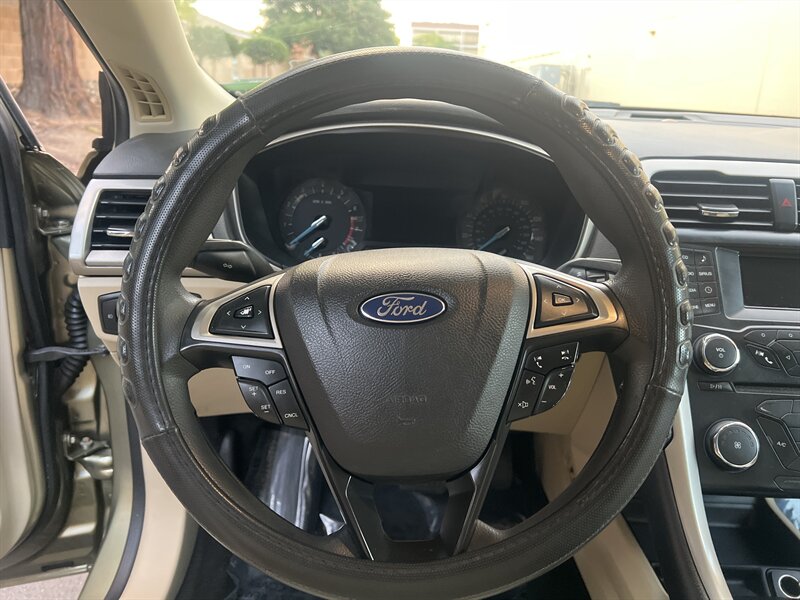 2013 Ford Fusion SE photo 12