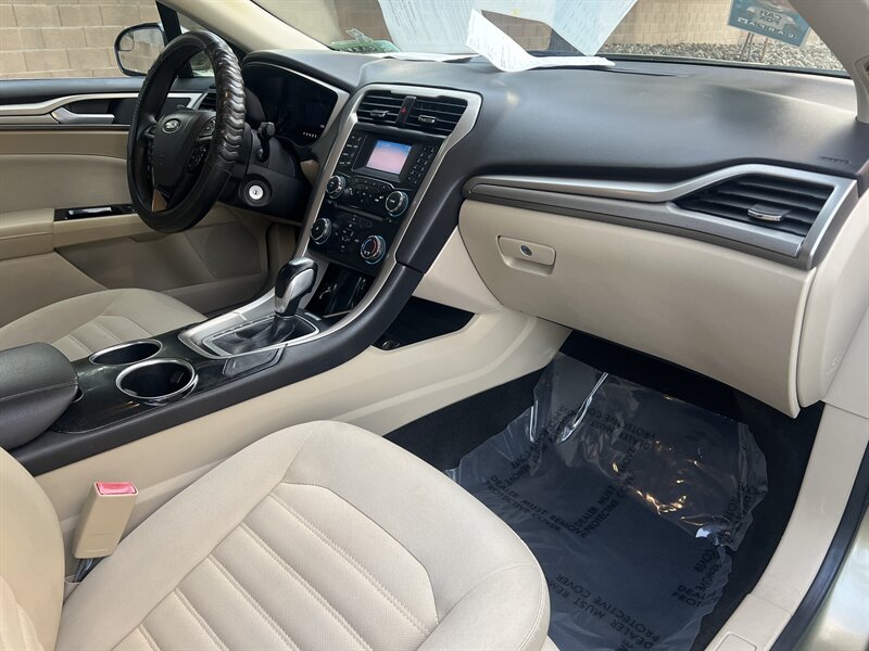 2013 Ford Fusion SE photo 19