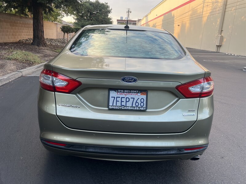 2013 Ford Fusion SE photo 4