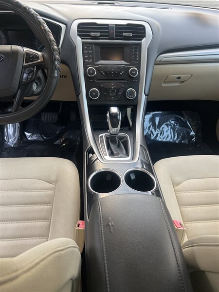 2013 Ford Fusion SE photo 13