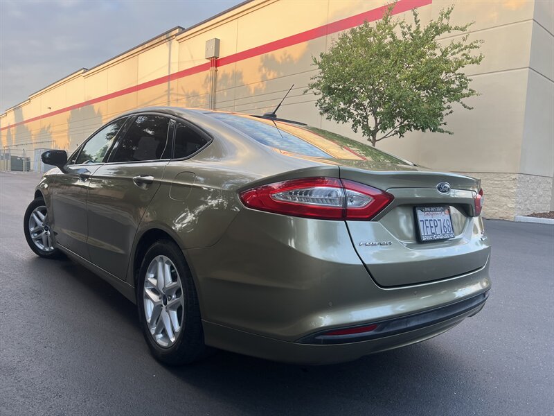 2013 Ford Fusion SE photo 3