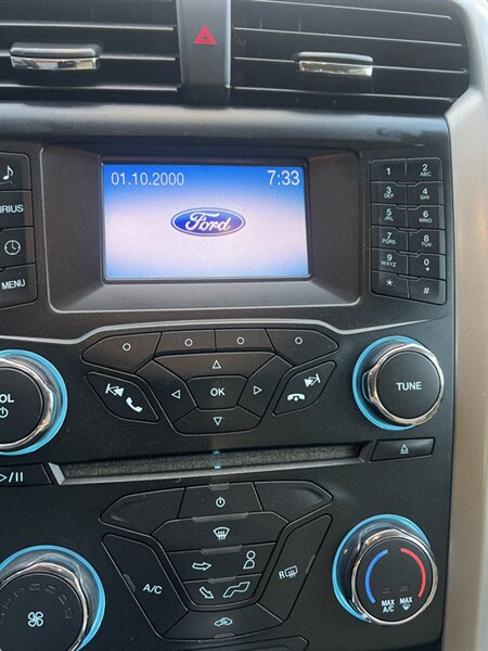 2013 Ford Fusion SE photo 28