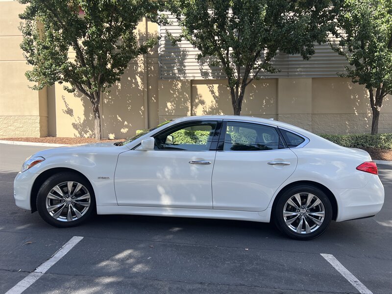 2012 Infiniti M35h photo 2