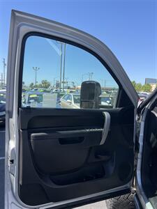 2010 GMC Sierra 2500 SLE - Photo 14 - Sacramento, CA 95825