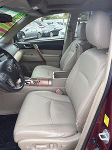 2010 Toyota Highlander Limited - Photo 11 - Sacramento, CA 95825