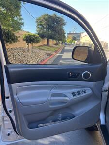 2006 Toyota Tacoma PreRunner V6 - Photo 13 - Sacramento, CA 95825