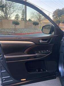 2018 Toyota Highlander XLE   - Photo 11 - Sacramento, CA 95825
