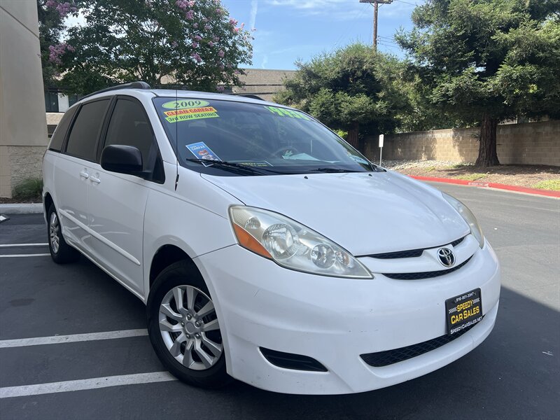 2009 Toyota Sienna LE 7-Passenger  