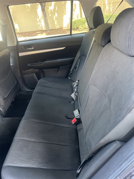 2013 Subaru Outback 2.5i Premium photo 11
