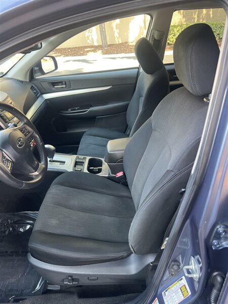 2013 Subaru Outback 2.5i Premium photo 5