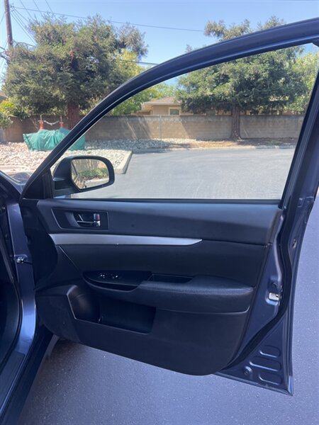 2013 Subaru Outback 2.5i Premium photo 17