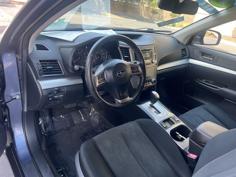 2013 Subaru Outback 2.5i Premium photo 6