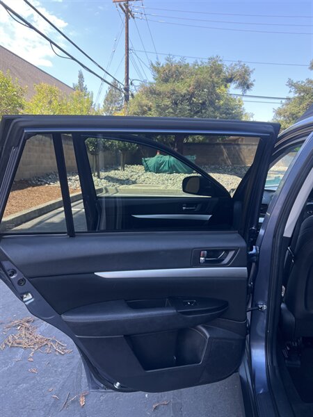 2013 Subaru Outback 2.5i Premium photo 8