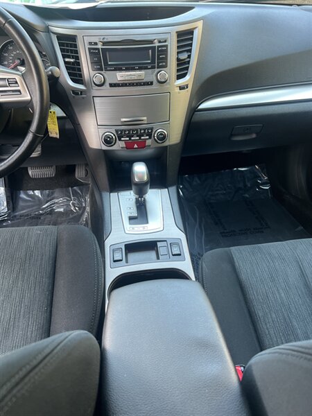 2013 Subaru Outback 2.5i Premium photo 10