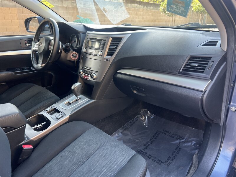 2013 Subaru Outback 2.5i Premium photo 16