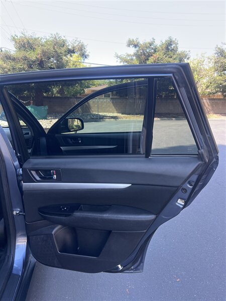 2013 Subaru Outback 2.5i Premium photo 18