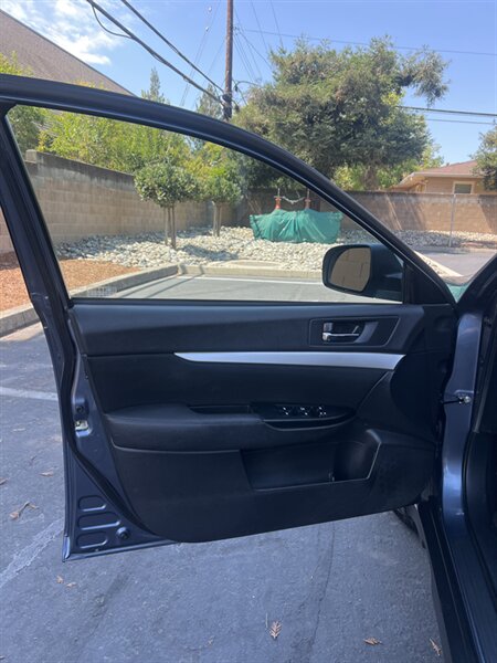 2013 Subaru Outback 2.5i Premium photo 7