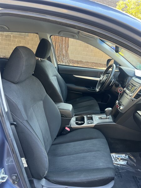 2013 Subaru Outback 2.5i Premium photo 15