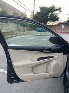 2012 Toyota Camry XLE   - Photo 13 - Sacramento, CA 95825