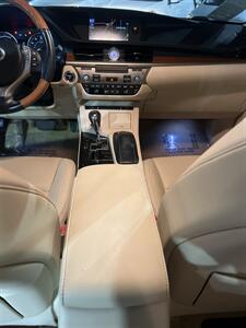 2013 Lexus ES 300h - Photo 20 - Sacramento, CA 95825