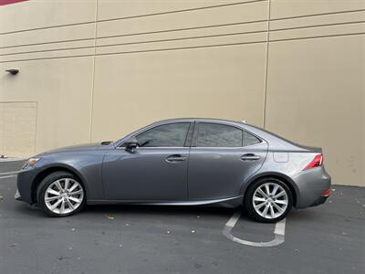 2016 Lexus IS 200t   - Photo 5 - Sacramento, CA 95825