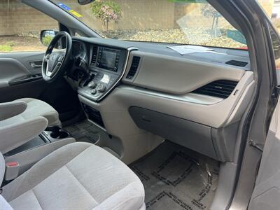 2018 Toyota Sienna LE 8-Passenger   - Photo 13 - Sacramento, CA 95825