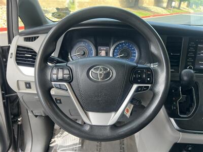 2018 Toyota Sienna LE 8-Passenger   - Photo 9 - Sacramento, CA 95825