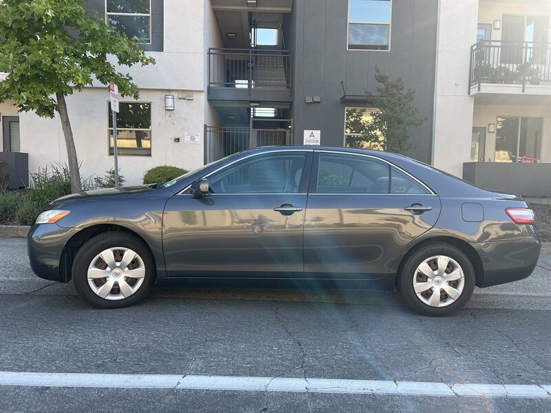 2009 Toyota Camry LE photo 4